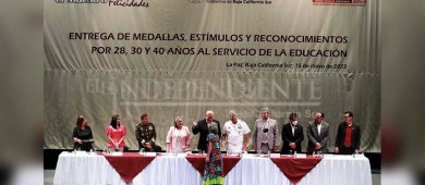 En el marco del día del maestro, anuncia Castro Cosío cinco programas para el sector educativo de BCS