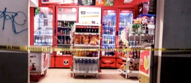 Mujeres se unen a los amantes de lo ajeno; femenina asalta un TKT SIX