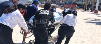 Policía rescata a turista que se ahogaba en el malecón de La Paz