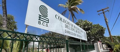 Llama Castro Cosío a maestros de Cobach “a que entren en razón"