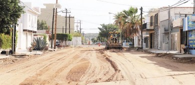 Avanzan los trabajos de pavimentación en calles en La Paz
