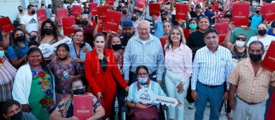 Con títulos de propiedad, gobierno de BCS da certeza patrimonial a 72 familias