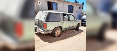 Para mantener calles limpias, Servicios Públicos de Los Cabos retira de la vía pública unidades en abandono