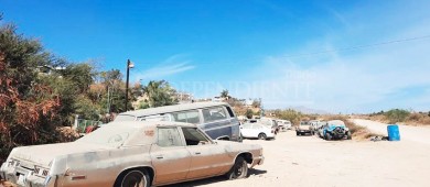 Para mantener calles limpias, Servicios Públicos de Los Cabos retira de la vía pública unidades en abandono