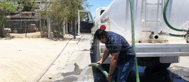 Oomsapas Los Cabos realiza saneamiento en zonas afectadas por derrame de aguas negras