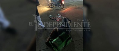 ¡Por el arroyo de Camino Real! Adulto y menor lesionados al ser arrollados por una motocicleta