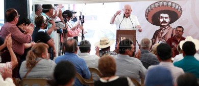 Entrega Castro Cosío certificados parcelarios y títulos de propiedad en ejido El Centenario