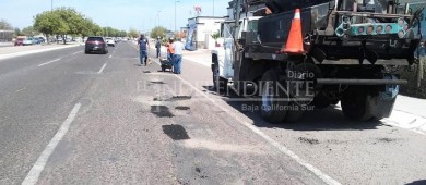 Continúa el gobierno estatal con los trabajos de bacheo en La Paz