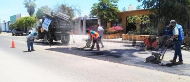 Continúa el gobierno estatal con los trabajos de bacheo en La Paz
