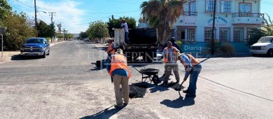 Continúa el gobierno estatal con los trabajos de bacheo en La Paz