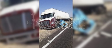 Mueren dos personas en choque de tráileres en Comondú