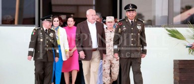 Atestigua el gobernador Castro Cosío toma de posesión y protesta de nuevo mando en 3era zona militar