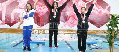 La clavadista Nelly Flores logra oro y plata