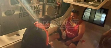 Rescata SEMAR a 15 náufragos por  bote a la deriva en isla Espíritu Santo