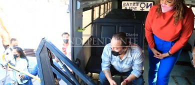 Ayto Los Cabos entrega de 2 camiones, uno para la delegación de Miraflores y otro más al DIF Los Cabos