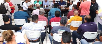 Autoridades de Los Cabos y gremios de taxistas establecen compromisos respecto a las áreas de estacionamiento y zonas exclusivas