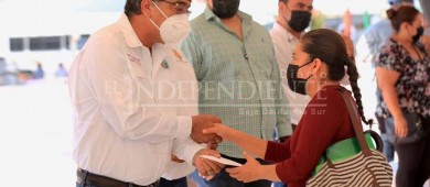 Con una inversión de poco más de $2 millones de pesos, el Gobierno de Los Cabos incrementa apoyo económico a 3 mil 883 estudiantes