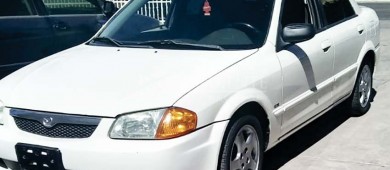 Dos detenidos en un vehículo robado