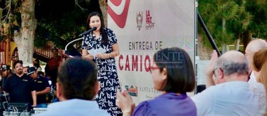 Entrega Ayuntamiento de La Paz dos nuevos camiones recolectores en Todos Santos