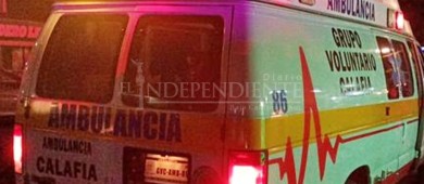 Hombre lesionado se enfrenta a policías y paramédicos que lo auxiliaban
