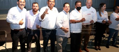 Tras 13 años de espera, entregan 175 concesiones a taxistas de Los Cabos