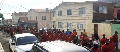 Mineros marchan en Santa Rosalía; acusan a la empresa de no permitir el dialogo