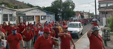 Mineros marchan en Santa Rosalía; acusan a la empresa de no permitir el dialogo