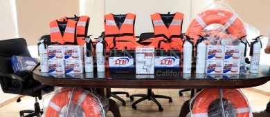 Entregan autoridades municipales equipos para la seguridad marítima a pescadores de CSL