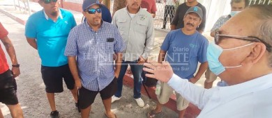 Con lanchas y remolques bloquean delegación de Semarnat en BCS