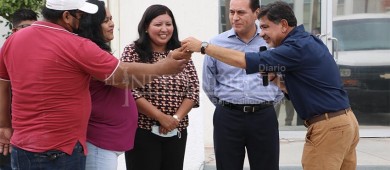 Colectivo de Búsqueda de Personas Desaparecidas reciben vehículo de apoyo del gobierno estatal