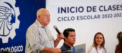 Castro Cosío a estudiantes: “Tejiendo sueños, se logran realidades”