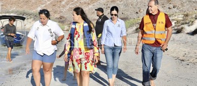 Supervisa Alcaldesa de La Paz limpieza de ZOFEMAT en playa Balandra