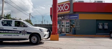 Buscan a “Batman” por asaltante; robó un Oxxo en La Paz