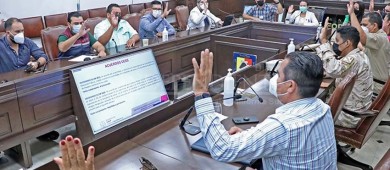 Ante decesos de casos COVID, amplían al 80% el aforo en espacios cerrados de La Paz