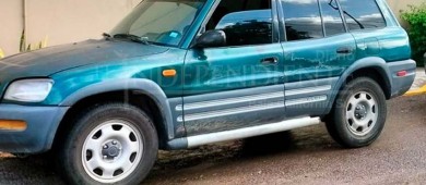 Detiene SSPE a dos personas y localiza cinco vehículos robados