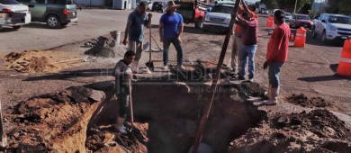 Continúa OOMSAPAS La Paz atendiendo socavones ocasionados por “Kay”