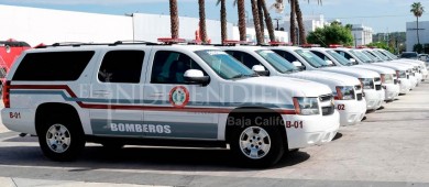 Entrega Gobierno del Estado 8 vehículos equipados a Bomberos de BCS