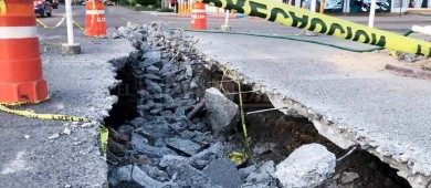 Rompen concreto hidráulico de Isabel la Católica por colapso de aguas negras