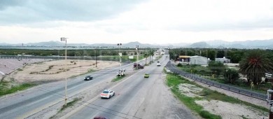 Rehabilitan alumbrado público en la Subdelegación de Chametla