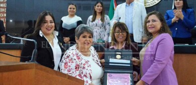 Entrega Congreso la Medalla María Dionisia Villarino Espinoza a Esthela Petit Cabrera