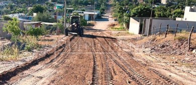 Realizan trabajos de nivelación de calles en la colonia Vista Hermosa de La Paz