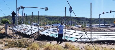 Retira Ayuntamiento La Paz anuncios espectaculares en la vía pública