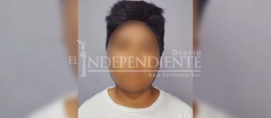 A bordo de vehículo con reporte de robo detiene policía estatal a una persona