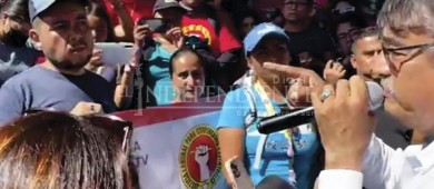 "Si no fuera presidente, estaría luchando", Leggs ofrece apoyo al magisterio