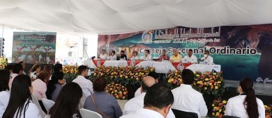 Reconoce gobernador Castro Cosío, desempeño de trabajadores de IMSS