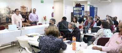 Sí se homologarán sueldos a compensados y eventuales, asegura SEP