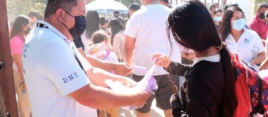 En Los Cabos, el equipo de Transporte promueve el uso correcto de cubrebocas en unidades públicas e instituciones académicas