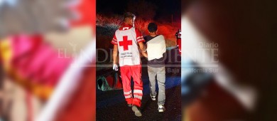 Dos jóvenes vuelcan su vehículo por exceso de velocidad