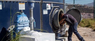 Repara OOMSAPAS La Paz una fuga de agua en el tanque en Loma Obrera