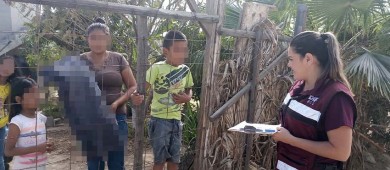 Entrega SEDIF apoyos a población de colonias en Los Cabos